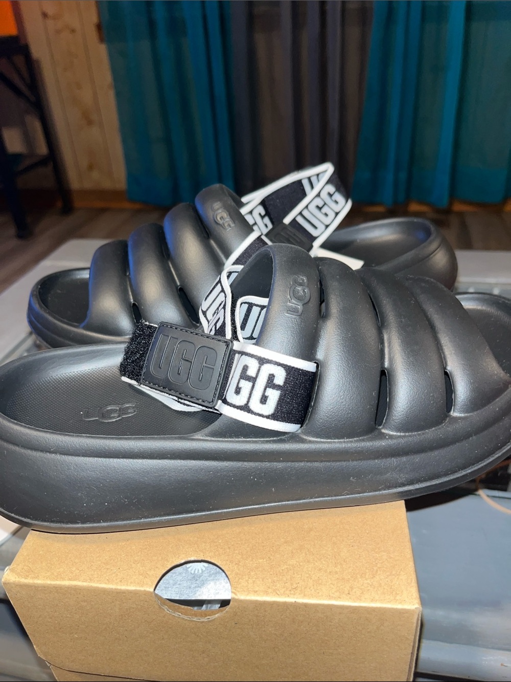 UGG W Sport Yeah Sandals with Logo Strap - Picture 3 of 8